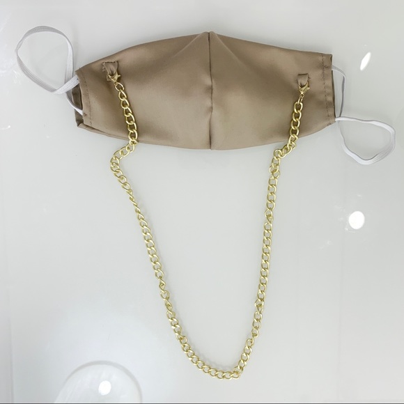 Face Mask With Chain - Picture 3 of 9